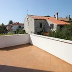 Family Friendly Seaside Novigrad - 7118