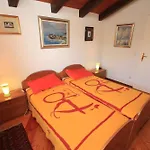 Family Friendly Seaside Novigrad - 7118 Appartamento *