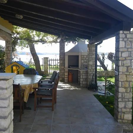 Family Friendly Seaside Novigrad - 7118 Novigrad Istria