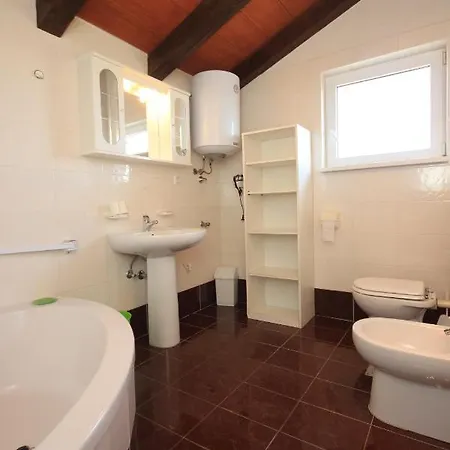 Family Friendly Seaside Novigrad - 7118 公寓