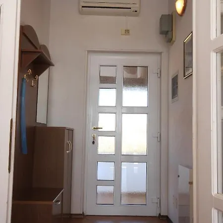 Family Friendly Seaside Novigrad - 7118 公寓