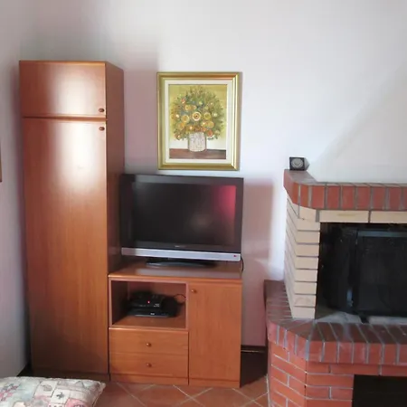 Family Friendly Seaside Novigrad - 7118 Novigrad Istria