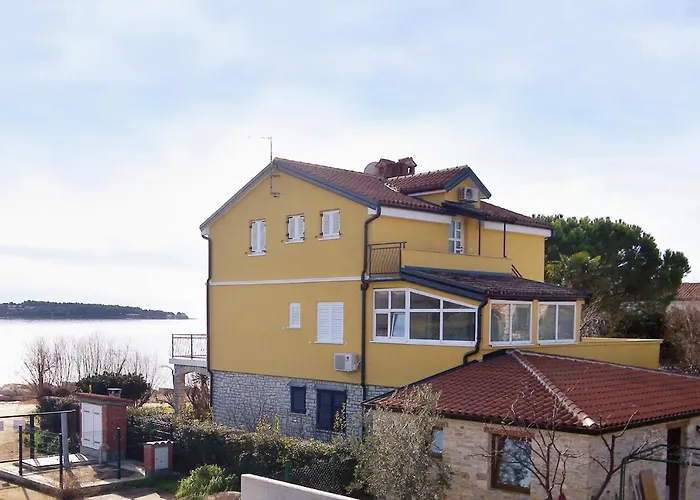 Family Friendly Seaside Novigrad - 7118 * Novigrad (Istria)