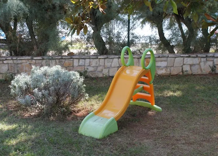 Family Friendly Seaside Novigrad - 7118 *